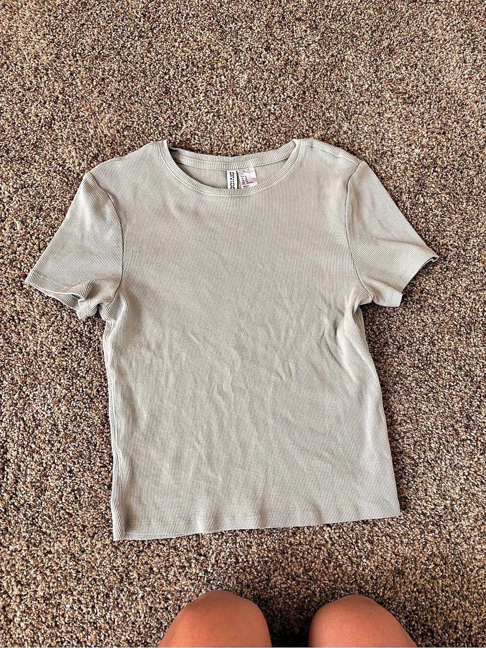 Cider Ribbed Short Sleeve Tee in Gray Size Medium Like New